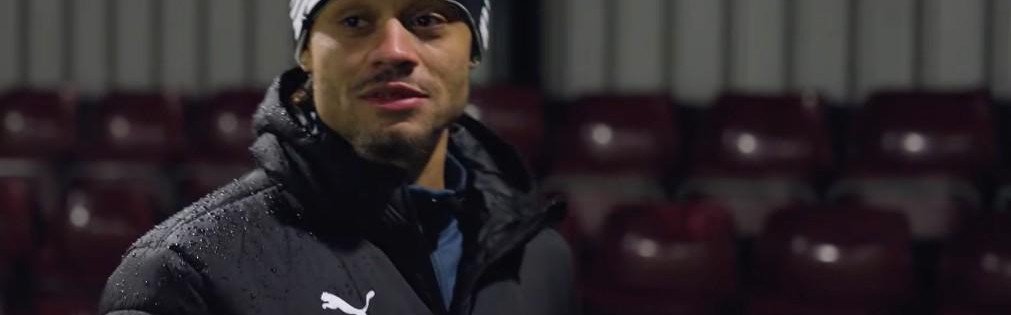 hth-哈维-西蒙斯：很喜欢阿奇-格雷的踢球方式，他未来会非常出色